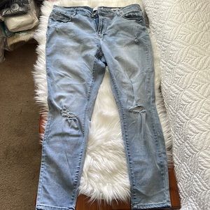 Distressed High-Rise Skinny Jean